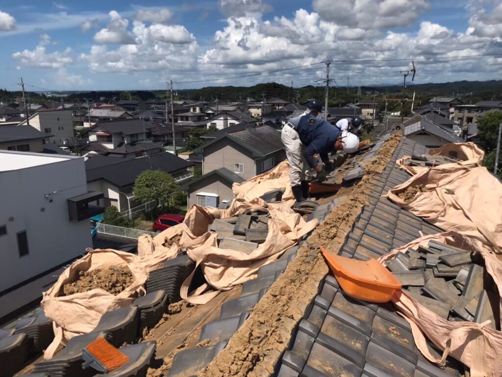 静岡県掛川市　上屋根雨漏り　瓦撤去→復旧　ルーフィング張り替え工事