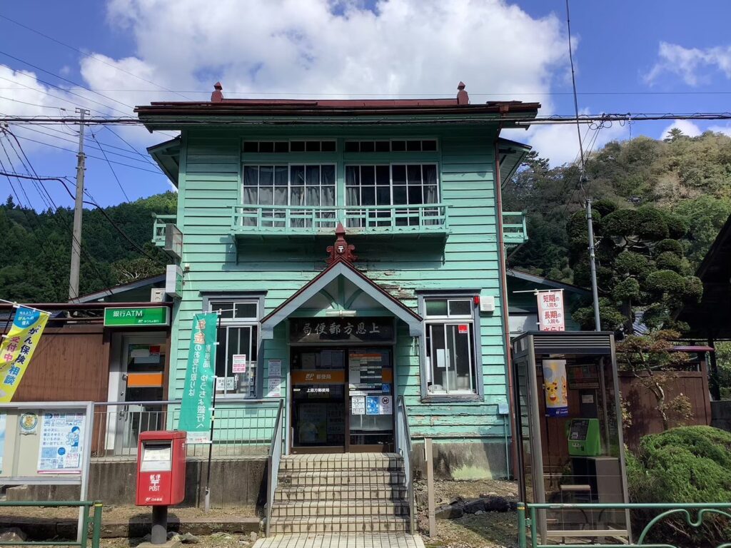 東京都八王子市　上恩方郵便局　雨樋工事×外壁塗装×屋根をカバー工法でヴィクセンへ