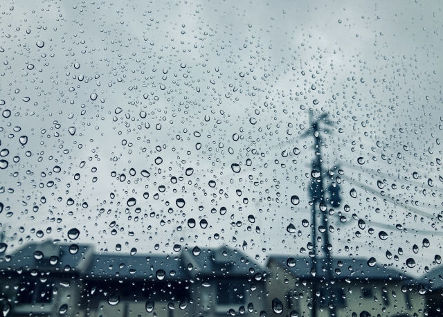 金属瓦　雨音