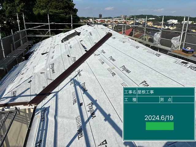 石粒付き金属屋根　施工事例 (1)