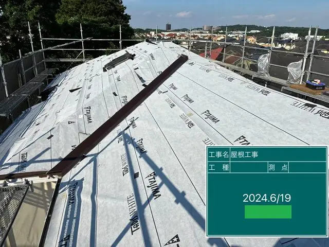 石粒付き金属屋根 施工事例 (1)