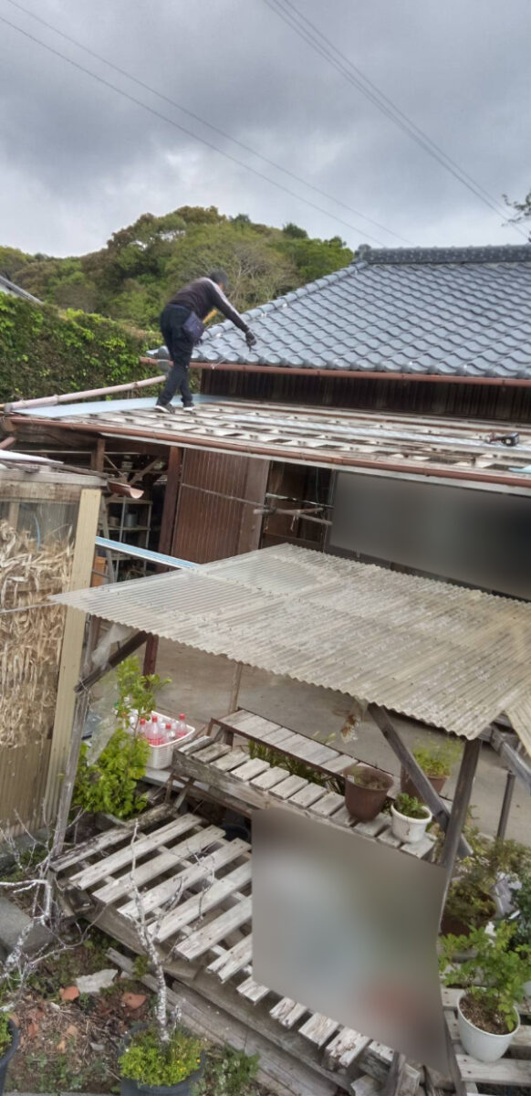 藤枝市A様_ポリカ波板施工中2