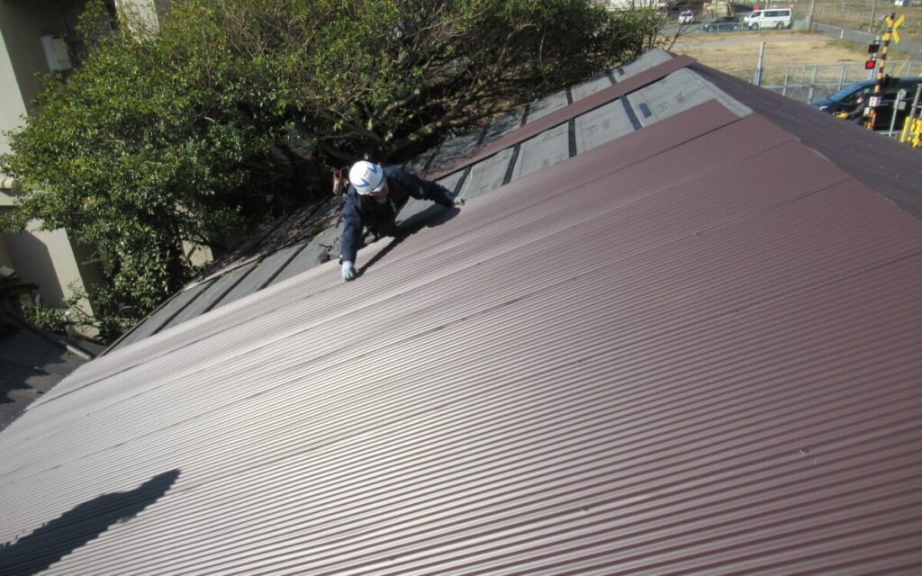 静岡県三島市 倉庫屋根 大波スレート→エコなみ 重ね張り工事