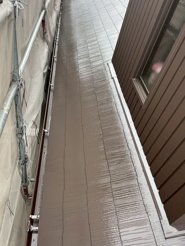 藤枝市J様邸_雨漏り修理SGLカバー_塗装施工後屋根取り合い
