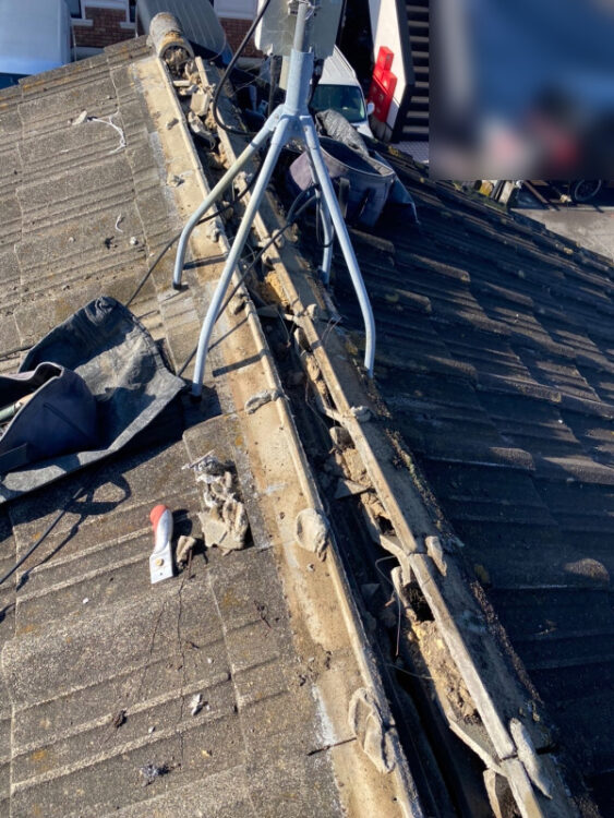 藤枝市_U様_棟瓦撤去