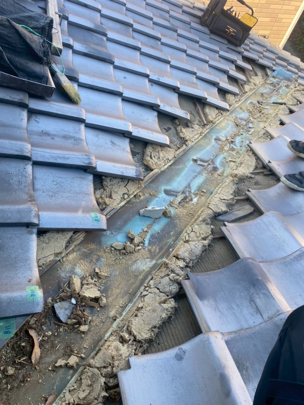 藤枝市M様_施工中_瓦撤去_谷板金