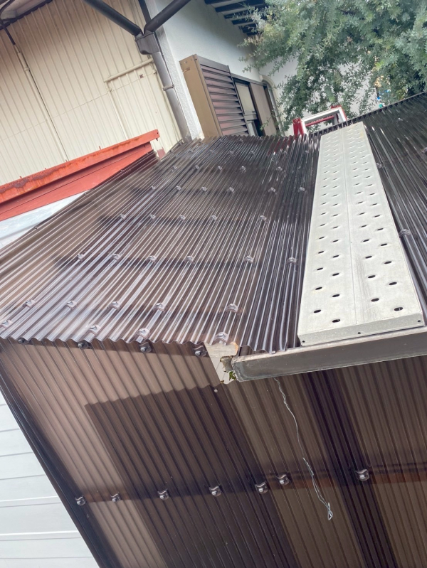焼津市A様_カーポート屋根張り替え_施工後ポリカ2