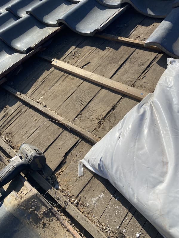 静岡県焼津市_瓦屋根復旧_瓦撤去後瓦桟の補修