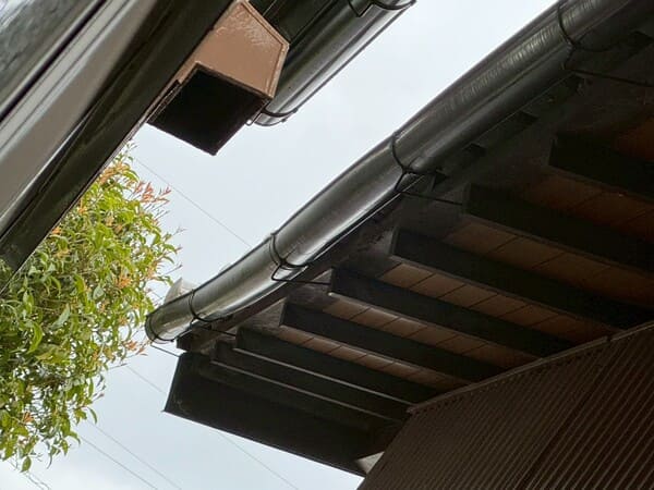 静岡県牧之原市_雨樋交換_軒樋雀口プラ面土交換_施工前