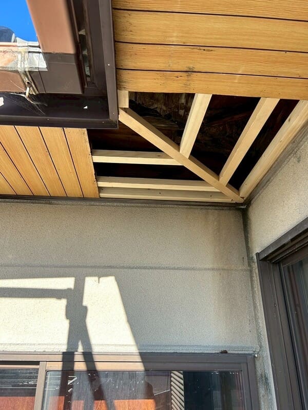 静岡県焼津市_軒天補修_施工中