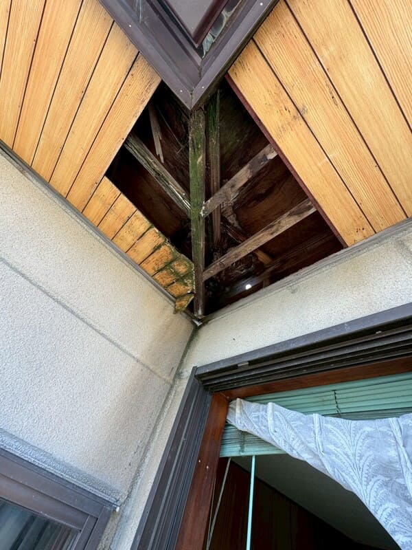 静岡県焼津市_軒天補修_施工前