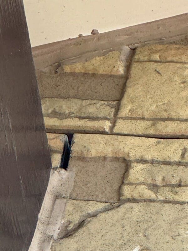 静岡県焼津市_霧よけ工事_施工前_外壁ジョイント