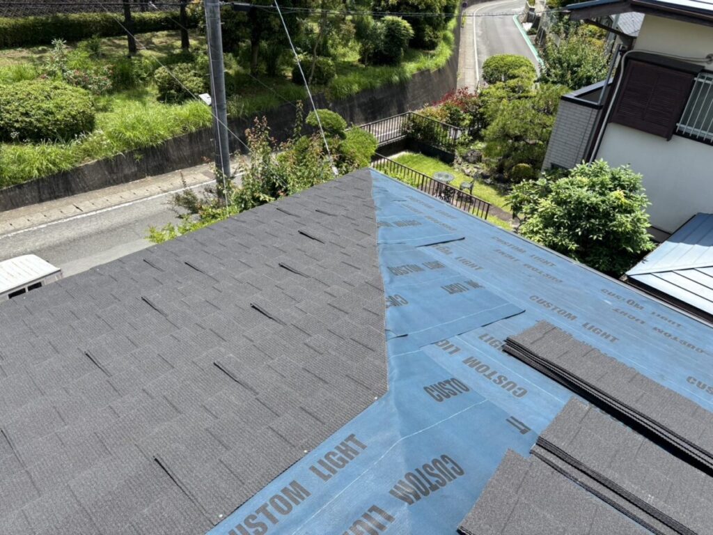静岡県東伊豆町 屋根葺き替え工事 "瓦棒"から"シルキーG2"へ葺き替えました